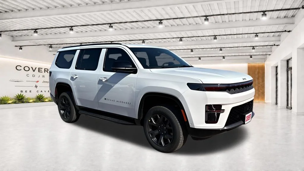 New 2026 Bright White Clear-Coat Exterior Paint Jeep Limited image 1