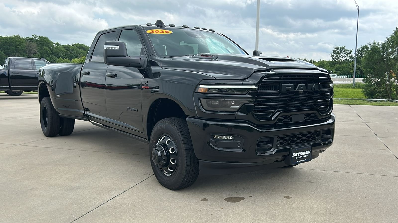 New 2026 Diamond Black Crystal Pearl-Coat Exterior Paint RAM Laramie image 2