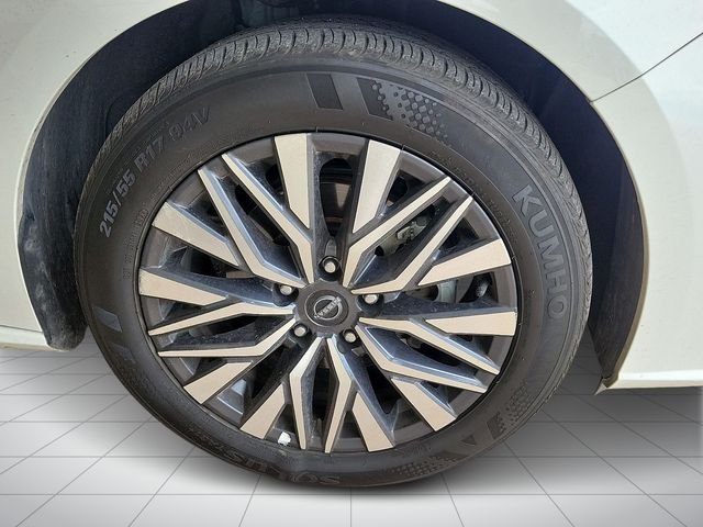 Used 2025 White Nissan 2.5 SV image 5