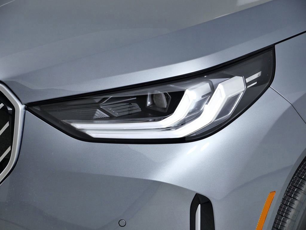 Used 2026 Skyscraper Grey Metallic BMW 30 xDrive image 4