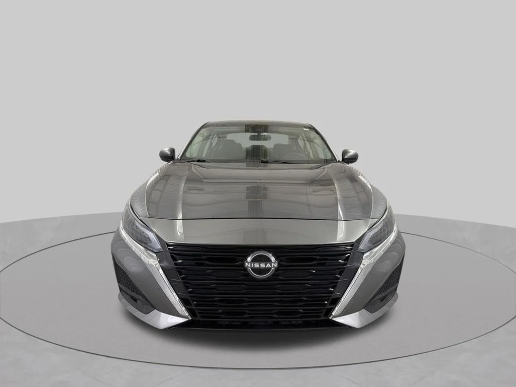 Used 2025 Gun Metallic Nissan 2.5 SV image 4