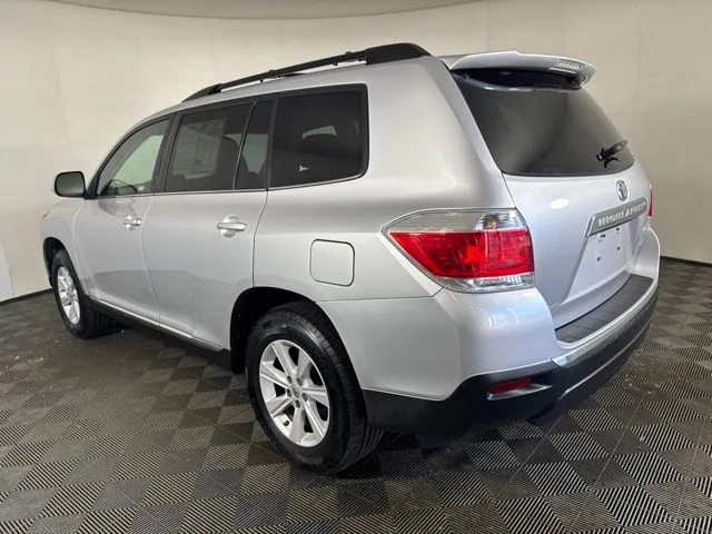 Used 2013 Classic Silver Metallic Toyota SE image 6