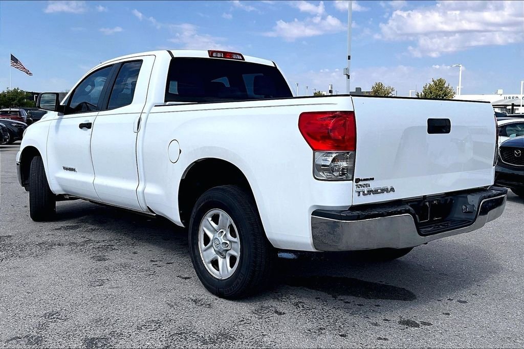 Used 2008 White Toyota SR5 image 3
