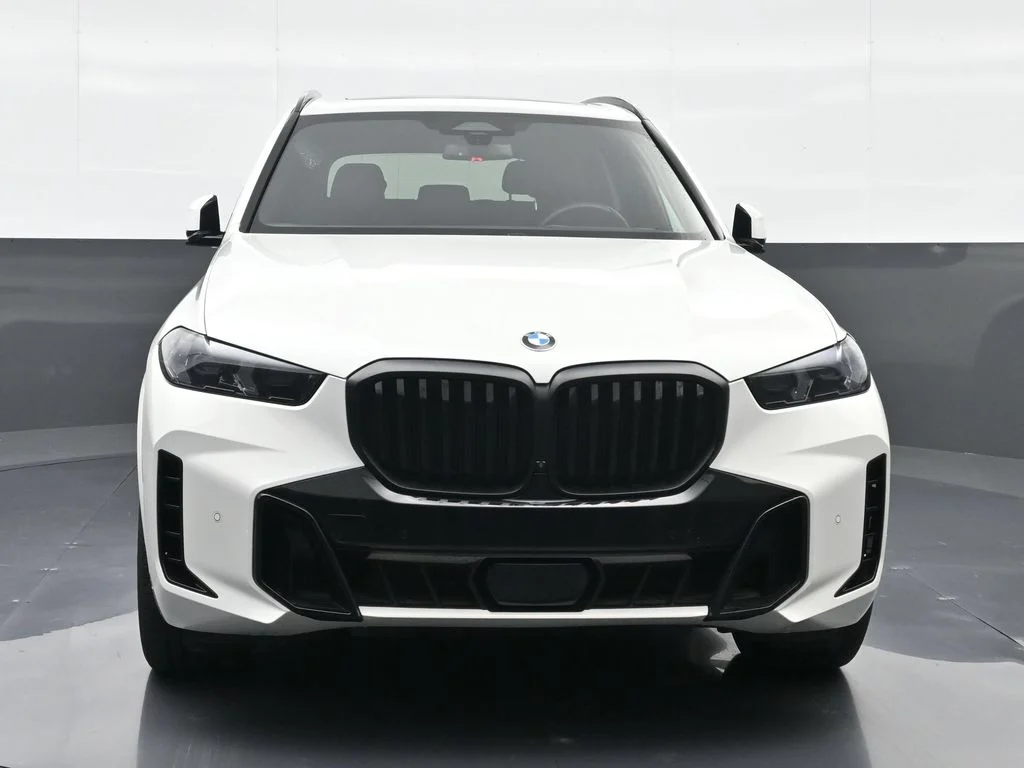 Used 2025 Alpine White BMW sDrive40i image 6