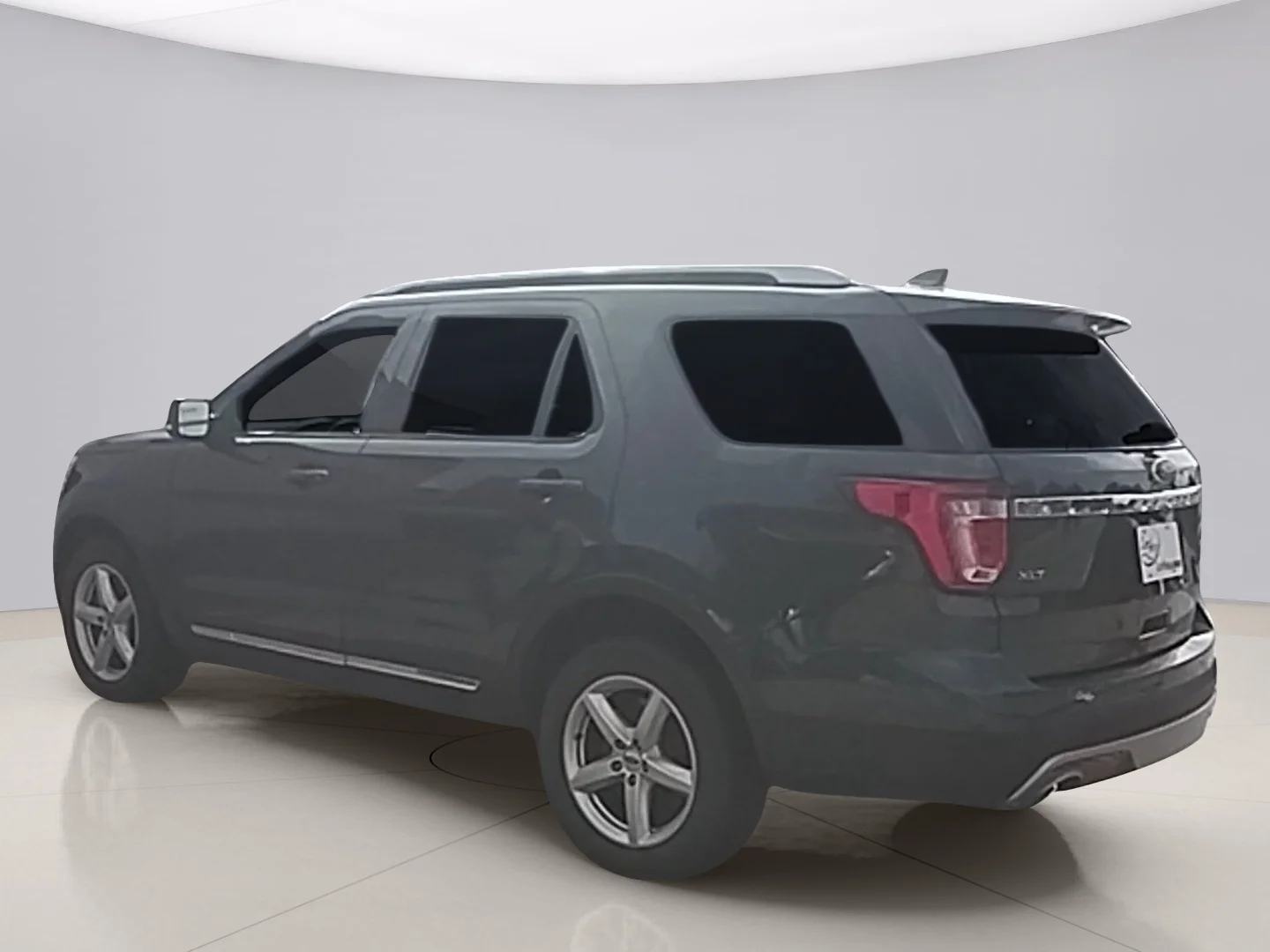 Used 2016 Gray Ford XLT image 3