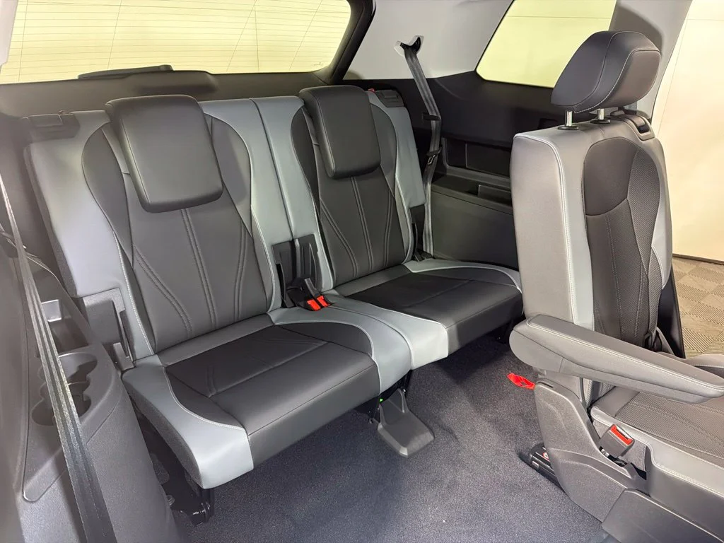 New 2027 Beige/tan Volkswagen SE w/Technology image 22