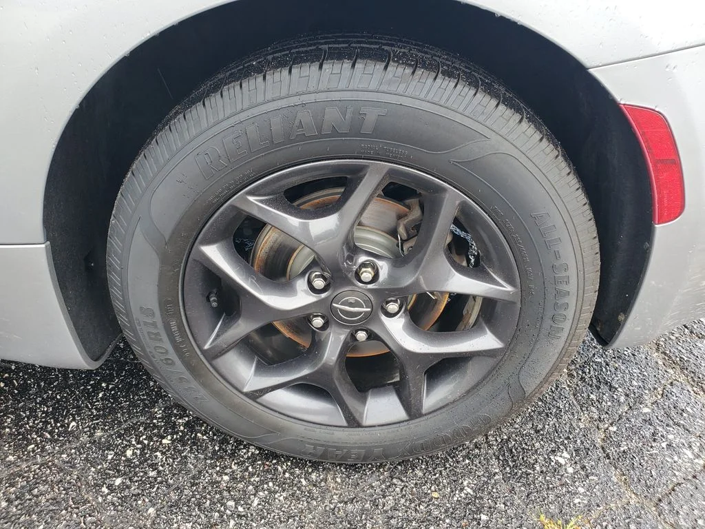Used 2019 Silver Chrysler Limited image 37