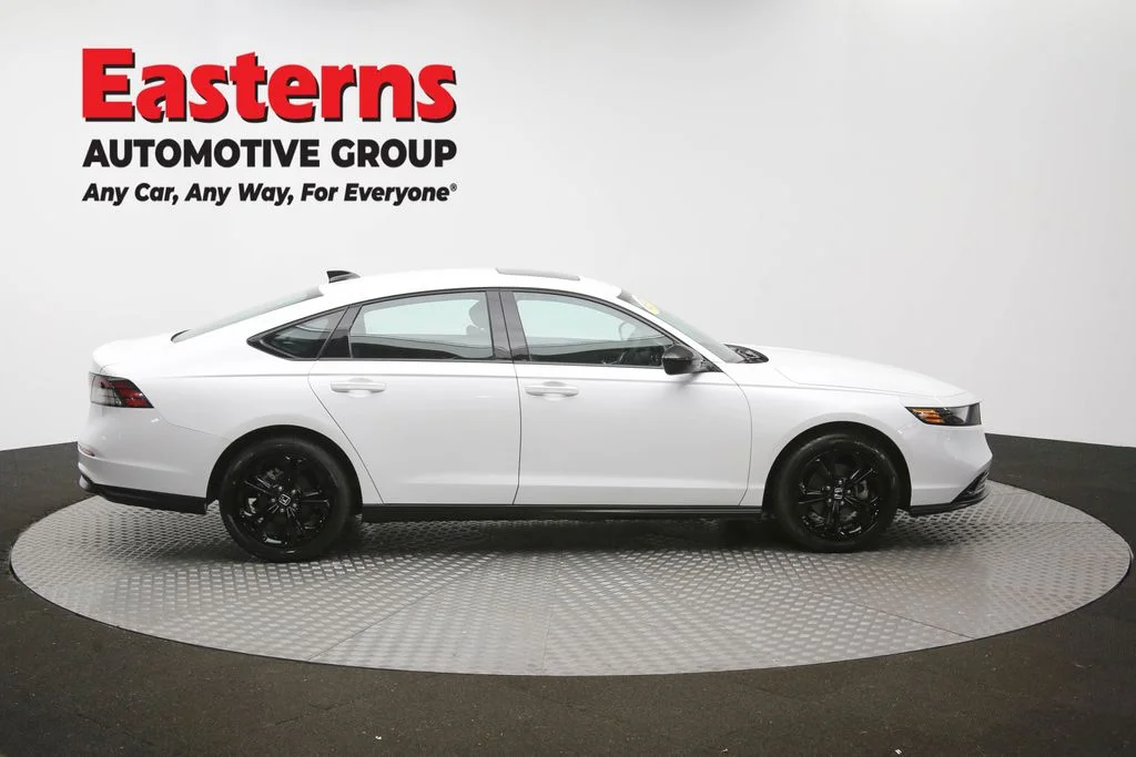 Used 2025 White Honda SE image 44