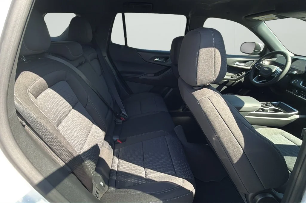 New 2027 Summit White Chevrolet LT image 13