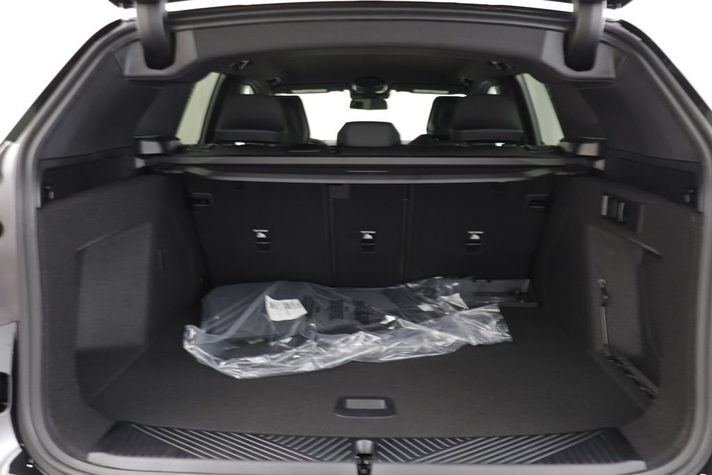 New 2026 Black Sapphire Metallic BMW 30 xDrive image 18