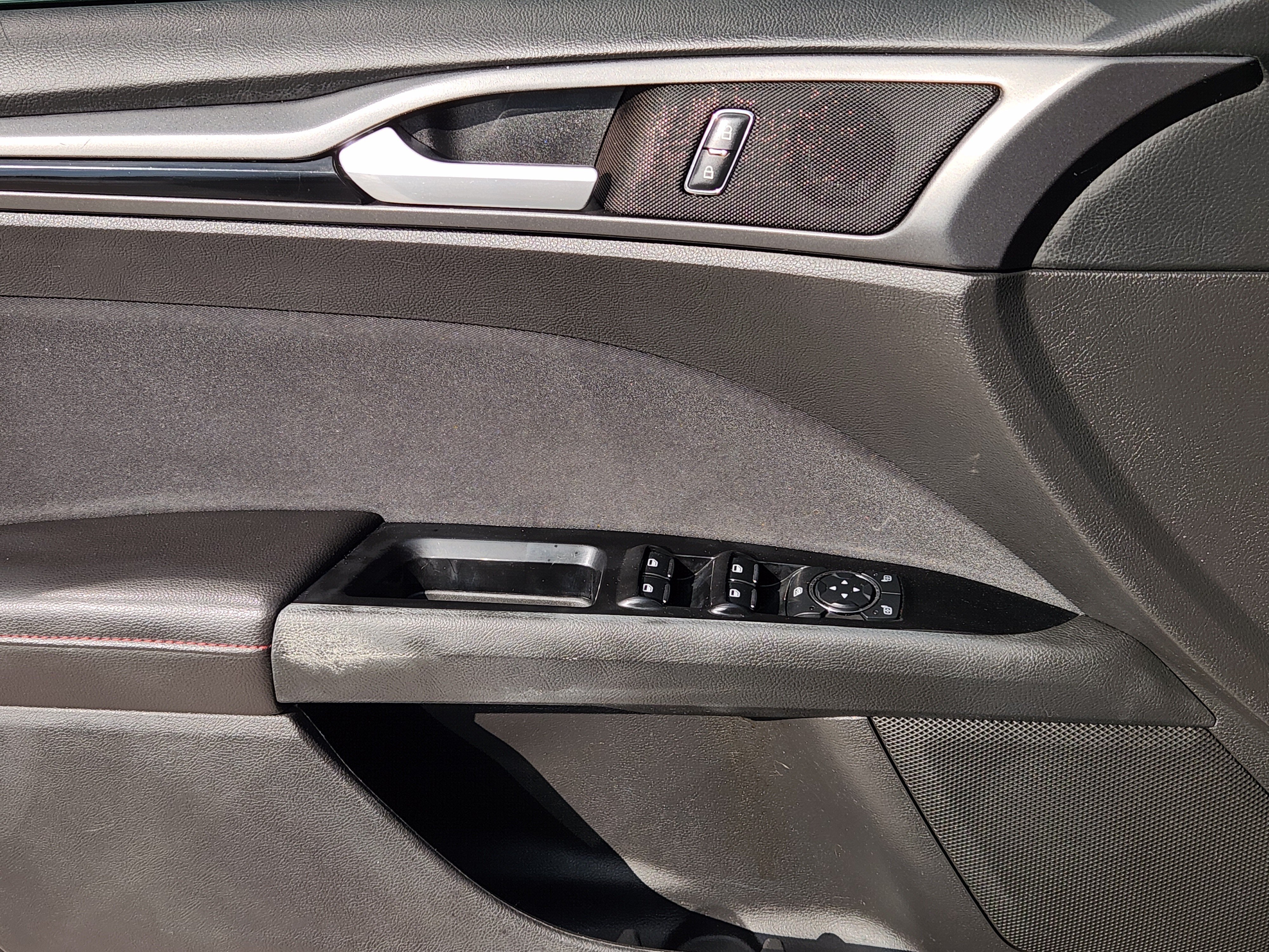 Used 2013 Tuxedo Black Metallic Ford SE image 22