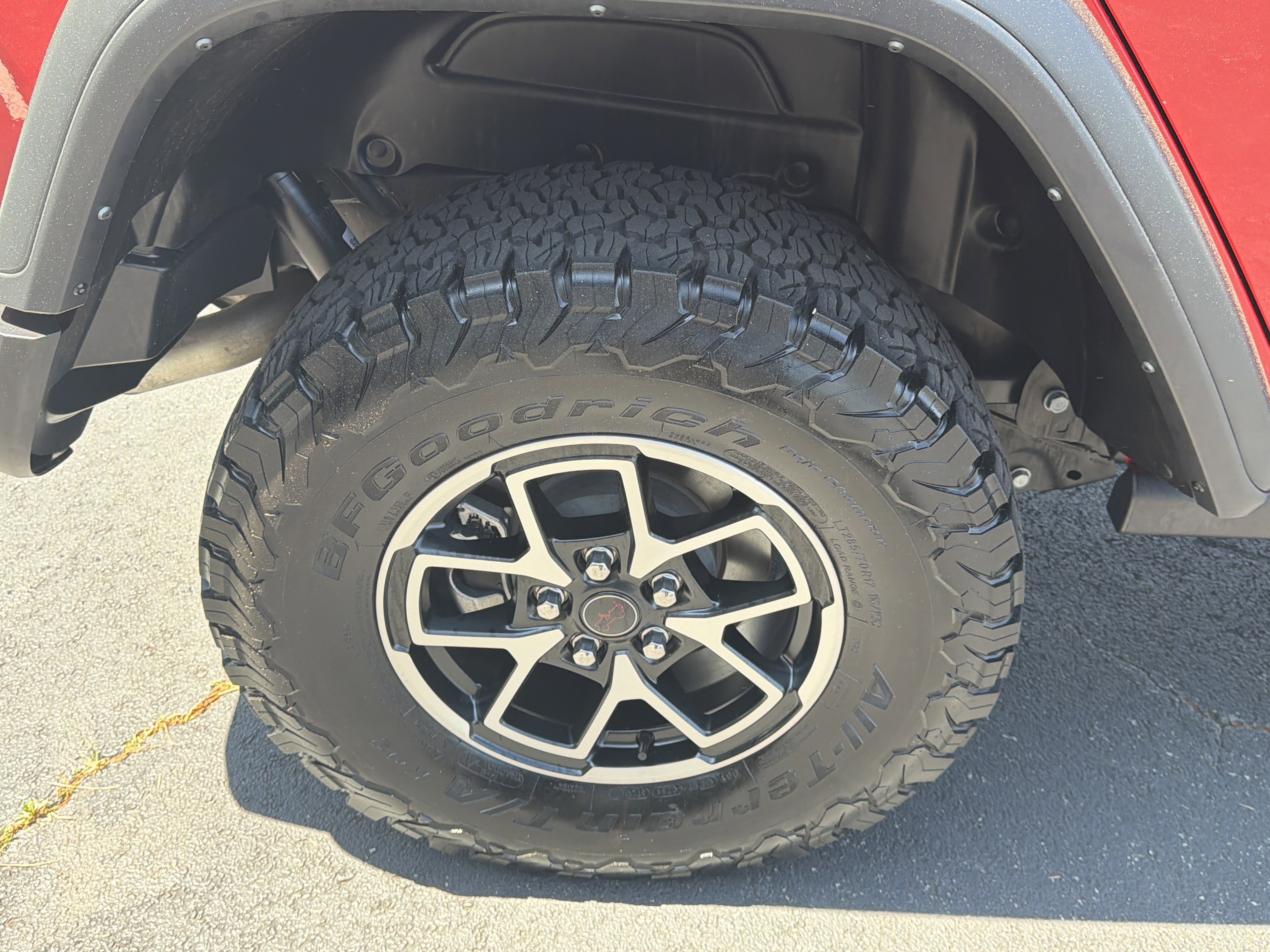 Used 2025 Firecracker Red Clearcoat Jeep Rubicon image 31