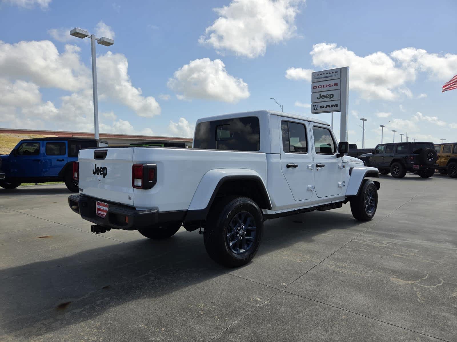 New 2026 Bright White Clear-Coat Exterior Paint Jeep 85th Anniversary Edition image 5