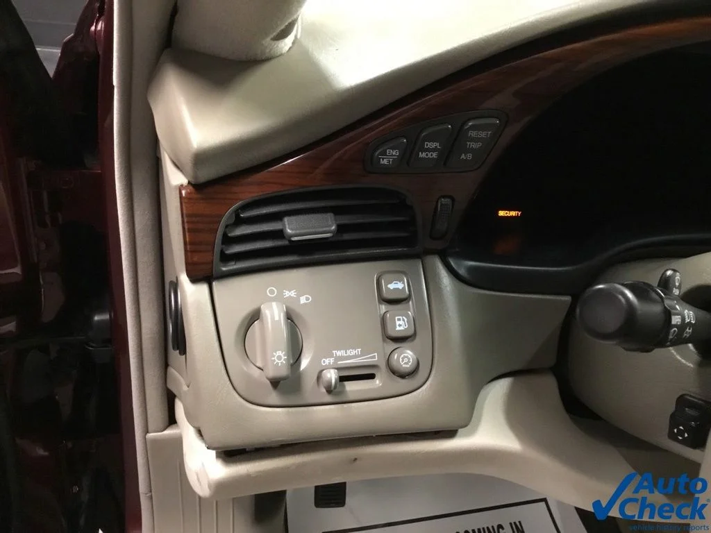 Used 2000 Red Cadillac DHS image 22