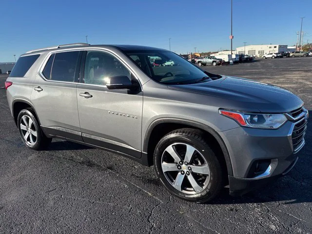 Used 2018 SATIN STEEL METALLIC Chevrolet LT Leather image 3