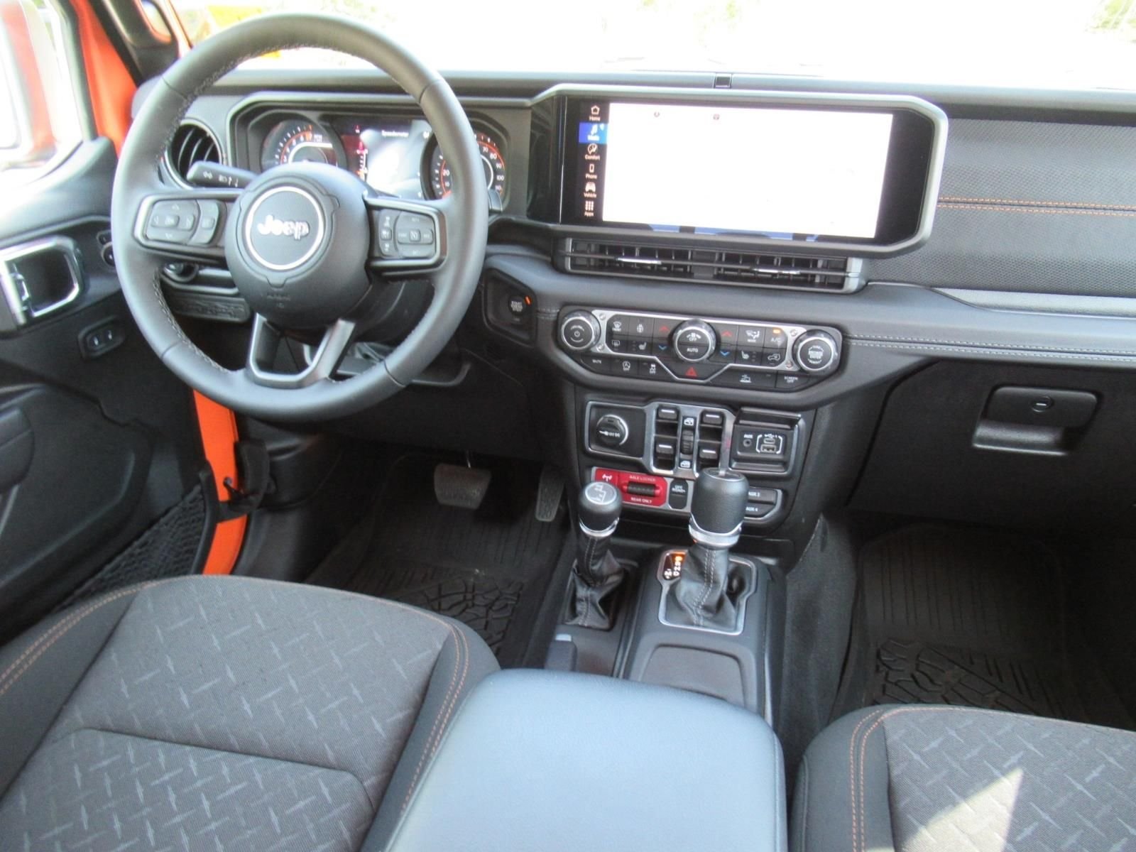 Used 2025  Jeep Mojave image 14