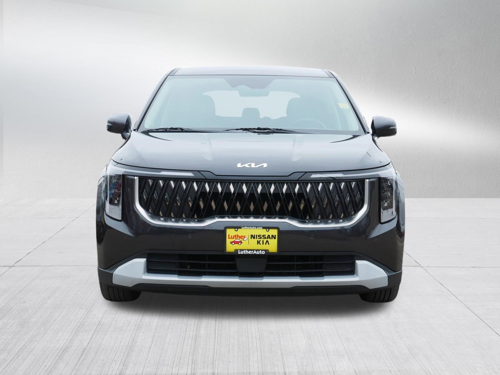 Used 2025 Kia Carnival LXS with VIN KNDNB5K35S6508968 for sale in Inver Grove, Minnesota