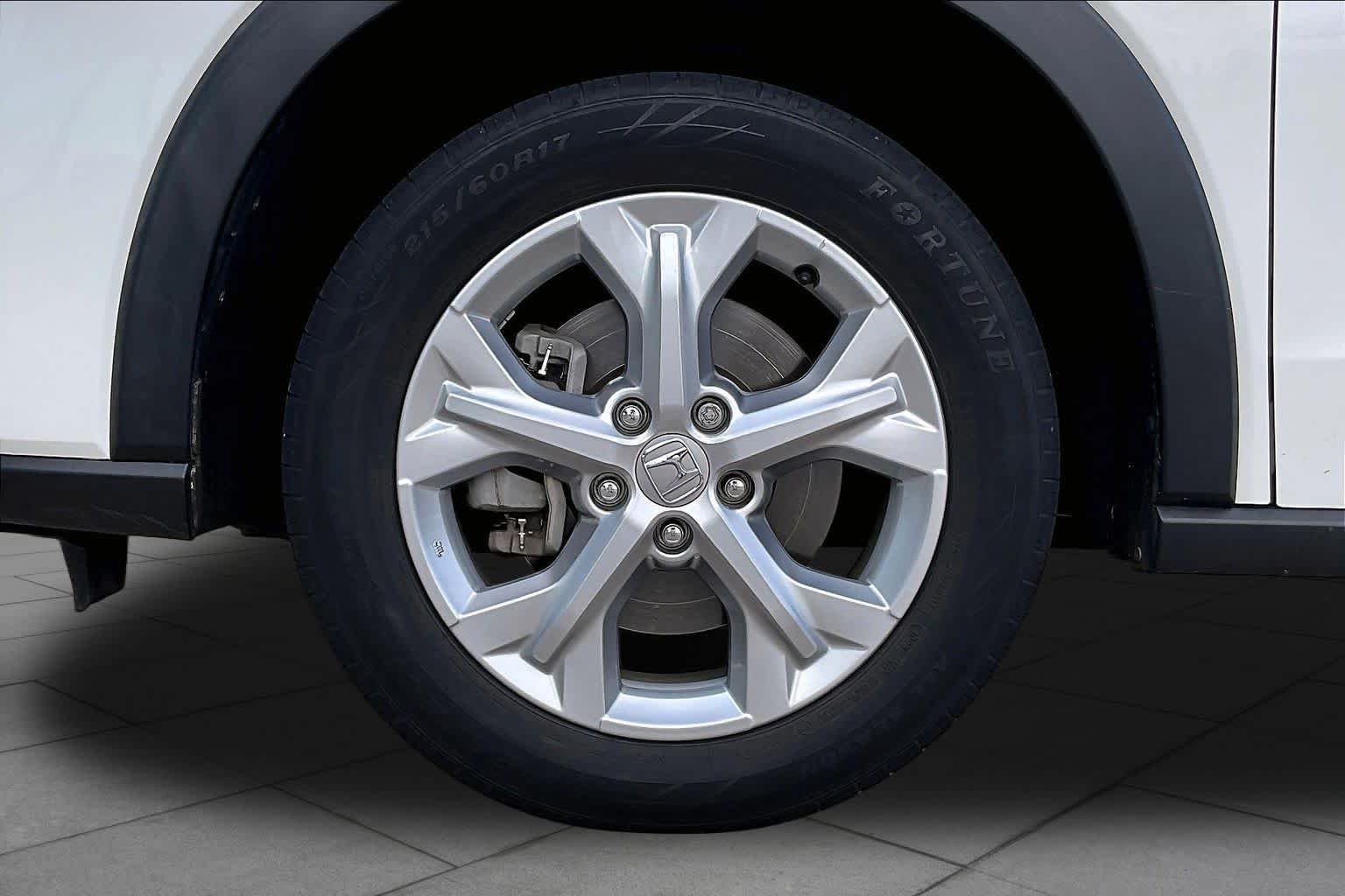Used 2023 Platinum White Pearl Honda LX image 12
