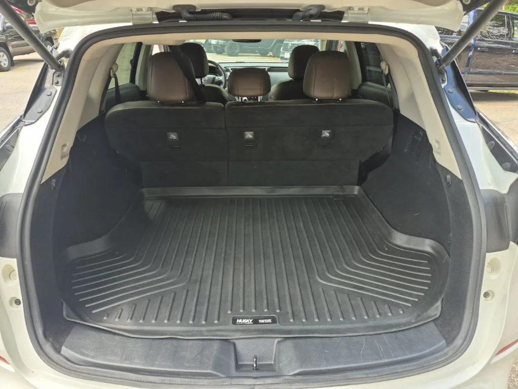 Used 2020 White Nissan Platinum image 11