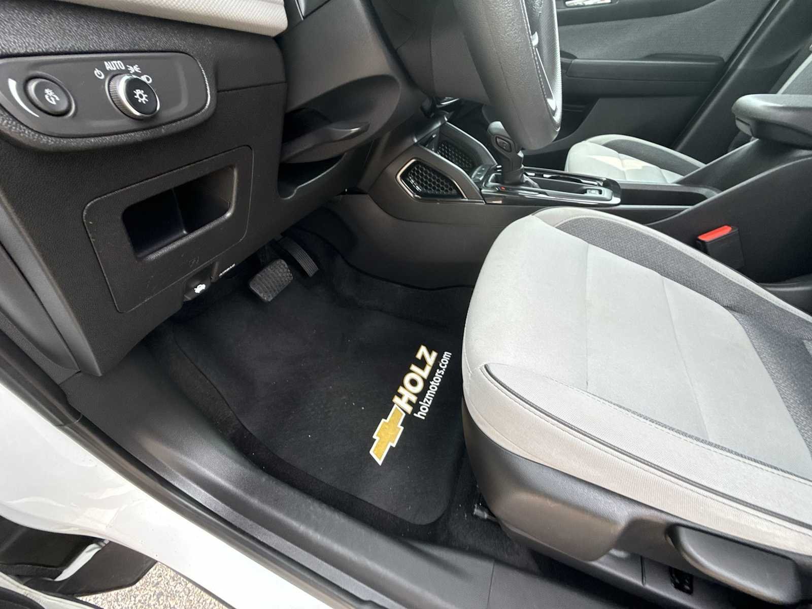 Certified Used 2025 Summit White Chevrolet LT image 31