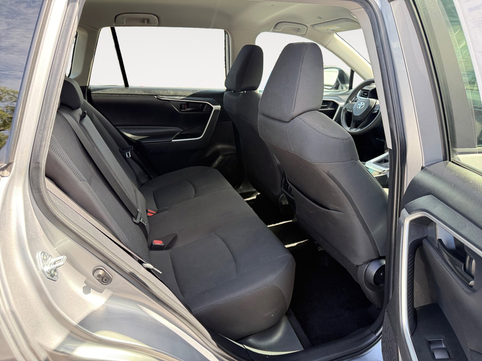 2024 Toyota RAV4 LE - Photo 18
