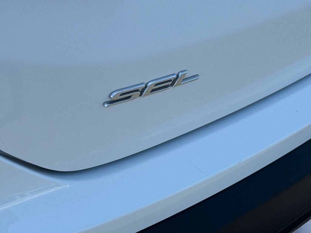 Used 2022 Oxford White Ford SEL image 10