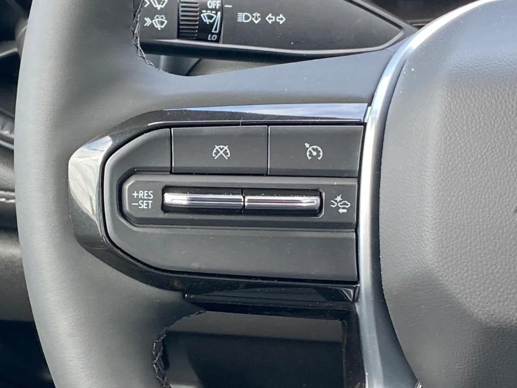 2025 Chevrolet Colorado LT - Photo 9