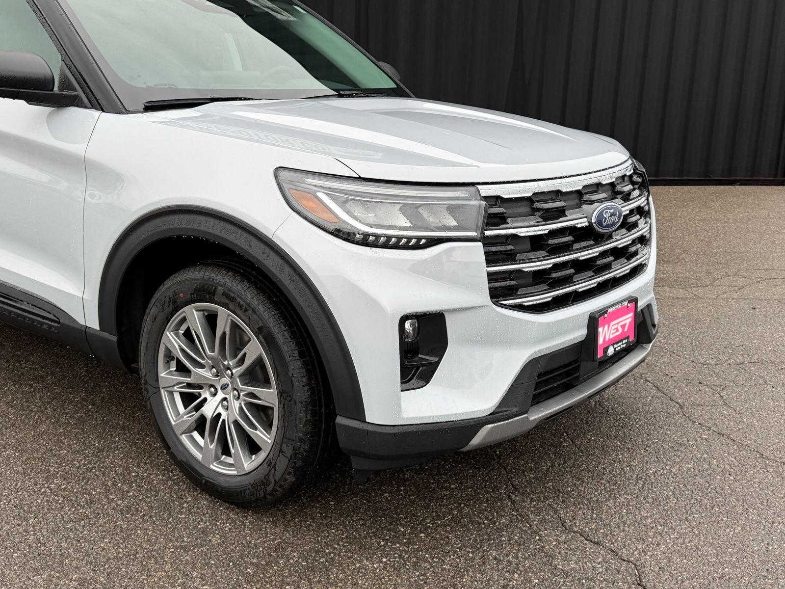 View vehicle photo 4