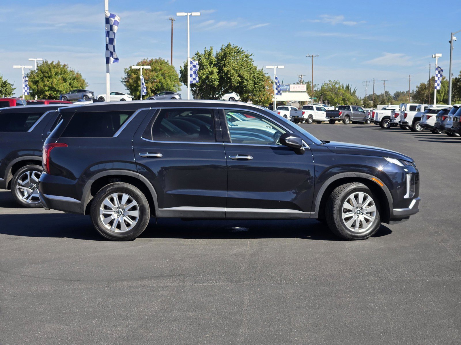 Used 2025 Moonlight Cloud Hyundai SEL image 3