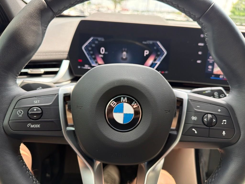 Used 2025 White BMW xDrive28i image 18