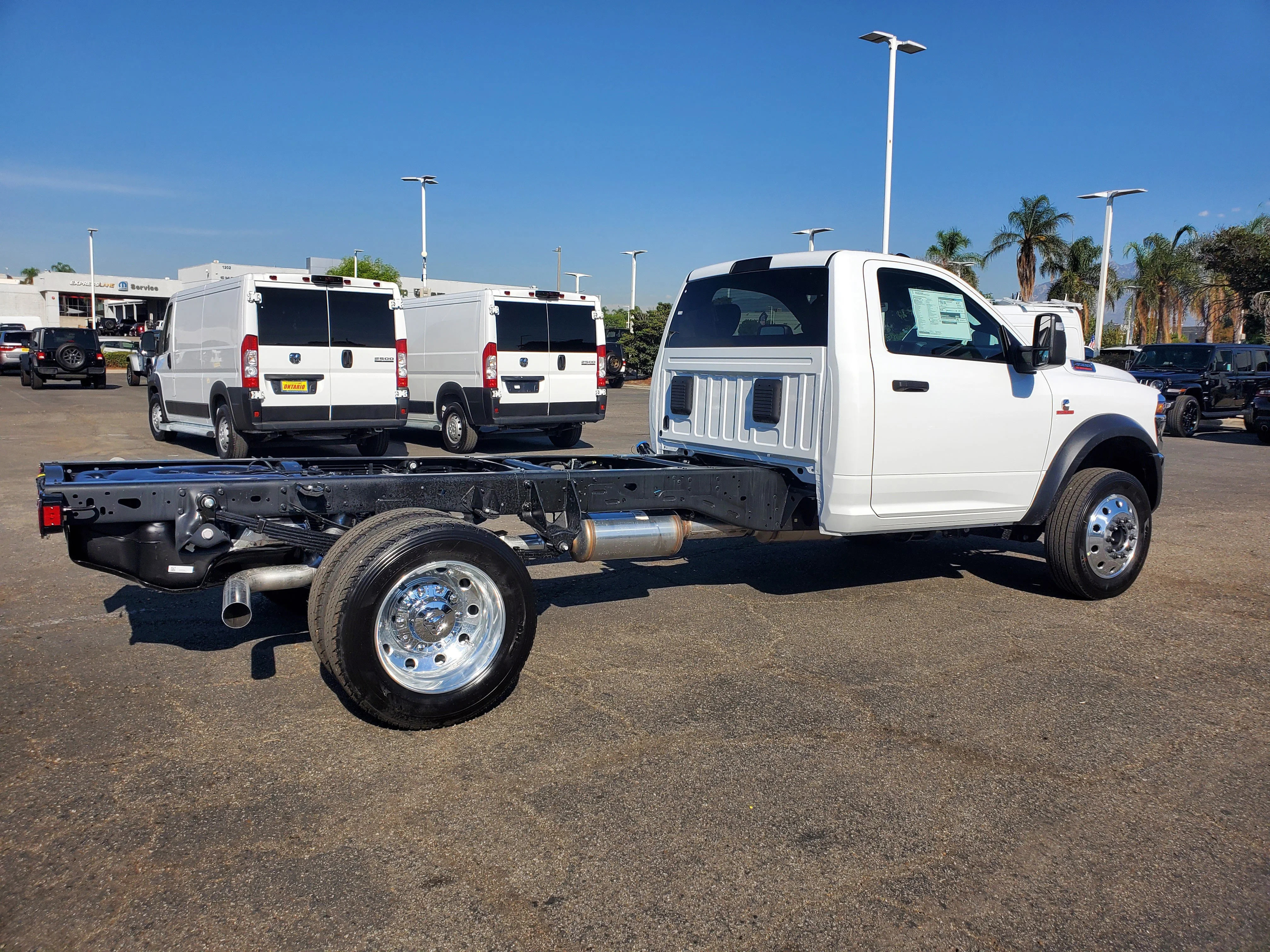 New 2026 Bright White Clear-Coat Exterior Paint RAM Tradesman image 3