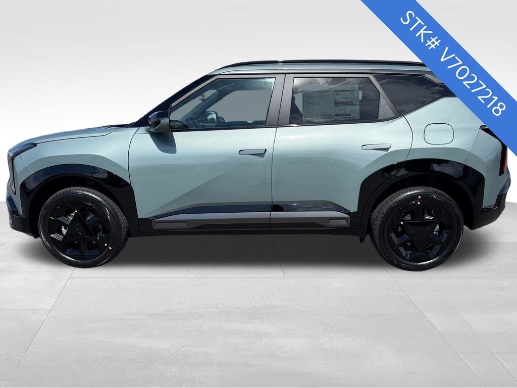 New 2027 Iceberg Green Kia X-Line S image 4