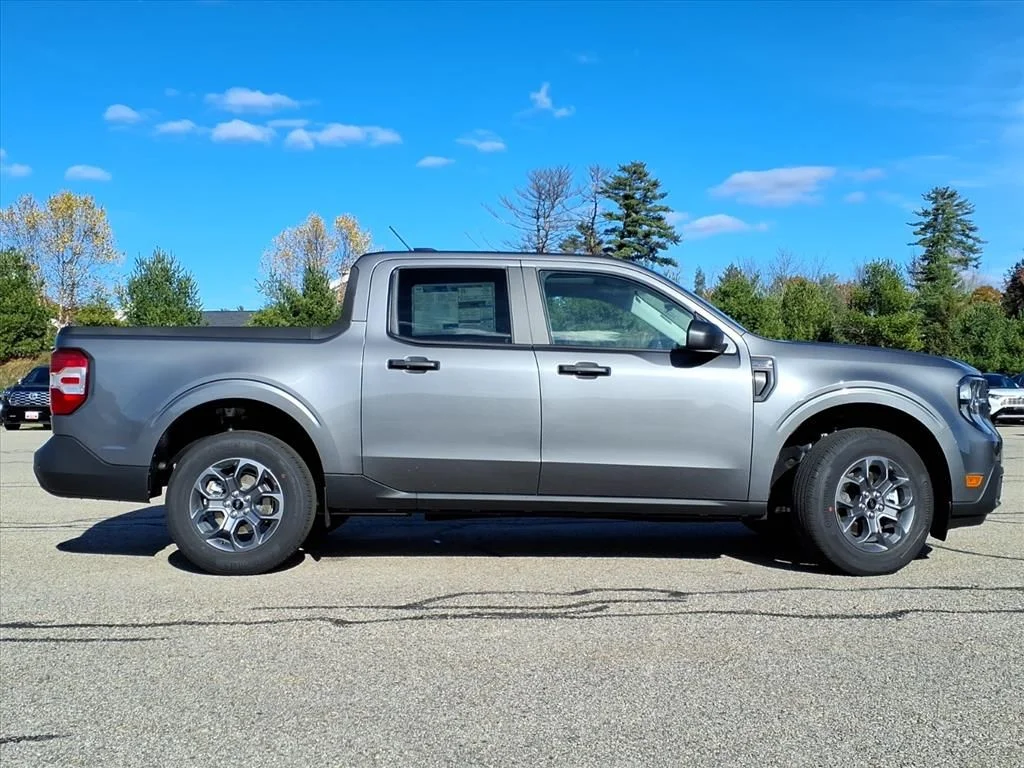 New 2025 Gray Ford XLT image 3