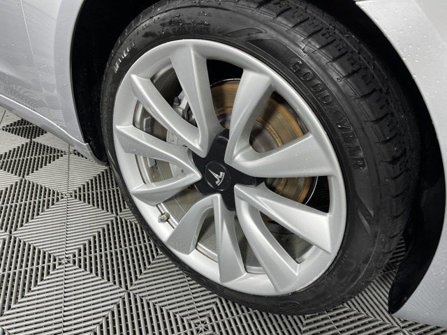 Used 2018 Silver Tesla Long Range Battery image 7