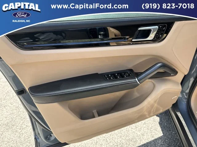 Used 2019  Porsche Base image 20