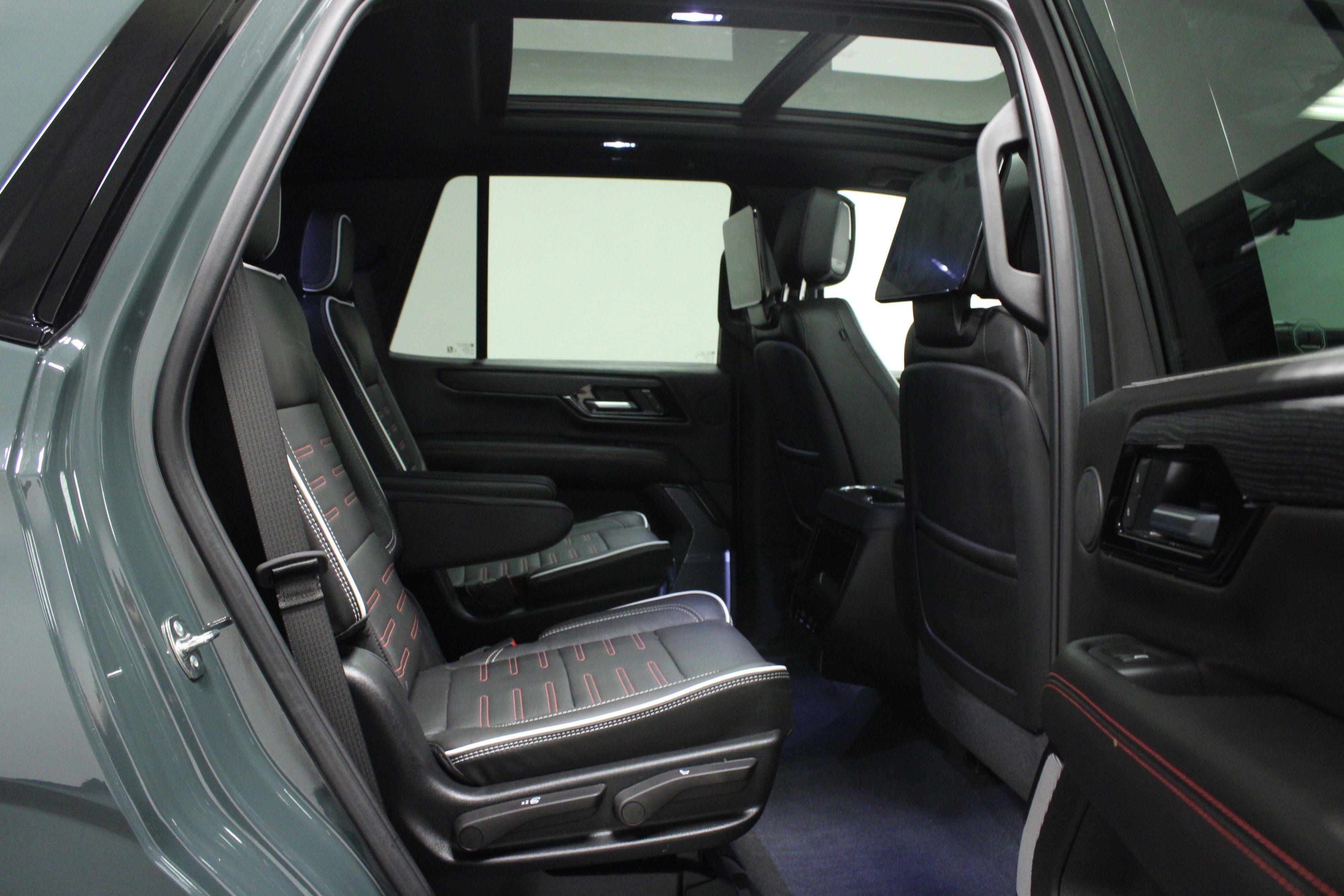 Used 2026 Midnight Pine GMC AT4 Ultimate image 17