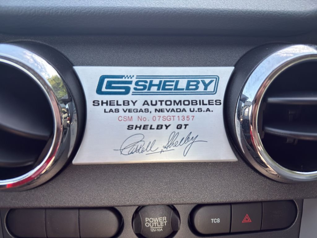 Used 2007 White Ford GT image 23