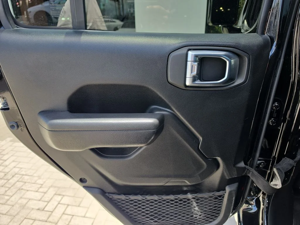Used 2022 Black Jeep Sport image 17