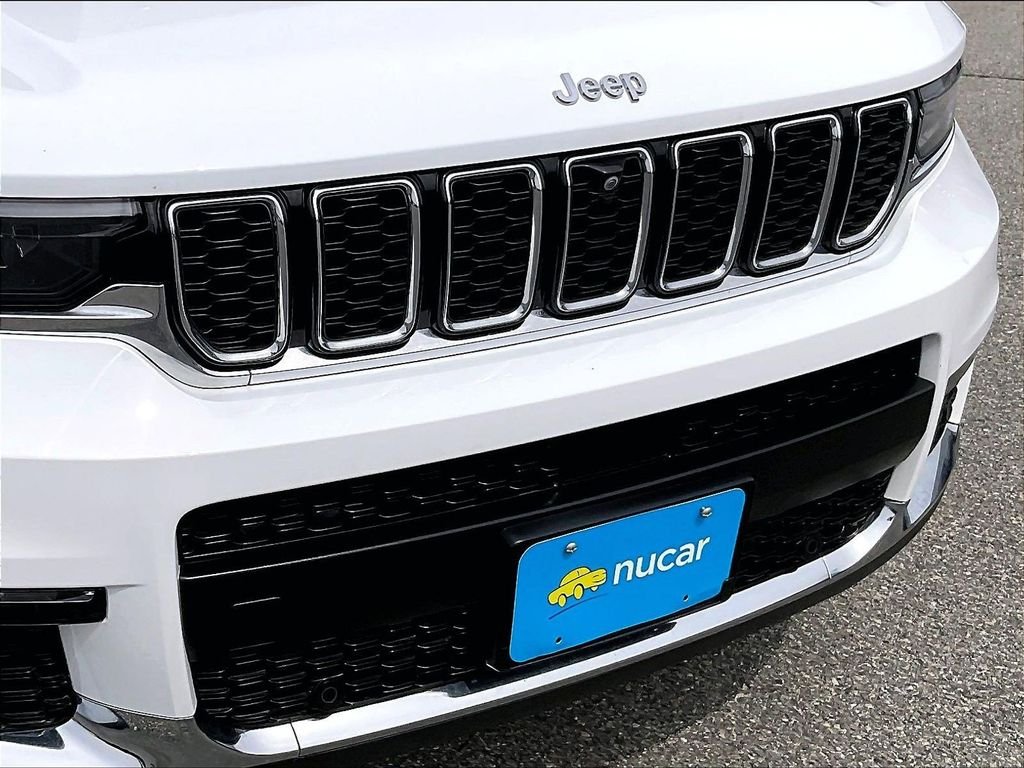 Used 2023 White/off-white Jeep Limited image 33