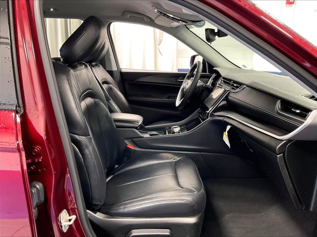 Used 2023 Red Jeep Laredo image 11