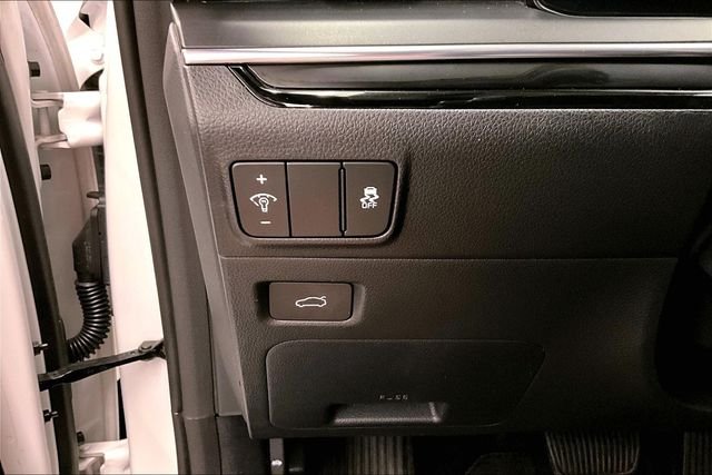 Used 2025 Snow White Pearl Kia GT-Line image 37