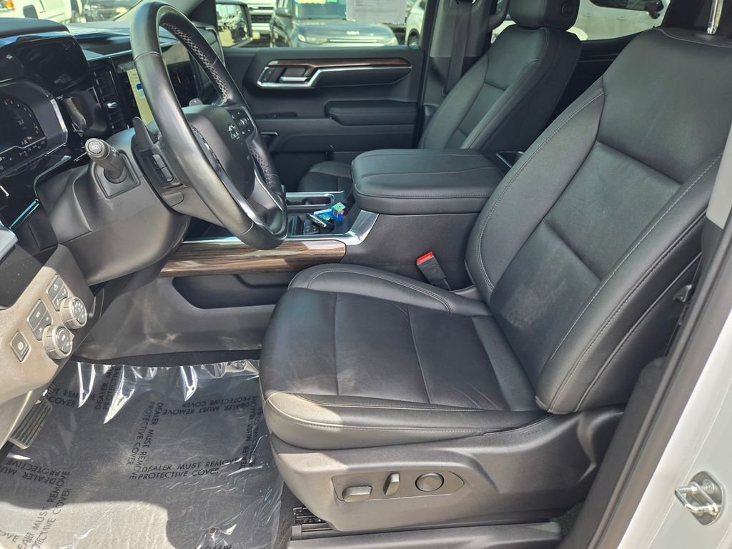 Used 2024 White Chevrolet RST image 10