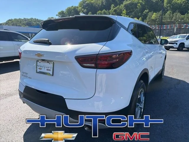Used 2025 Summit White Chevrolet 2LT image 3