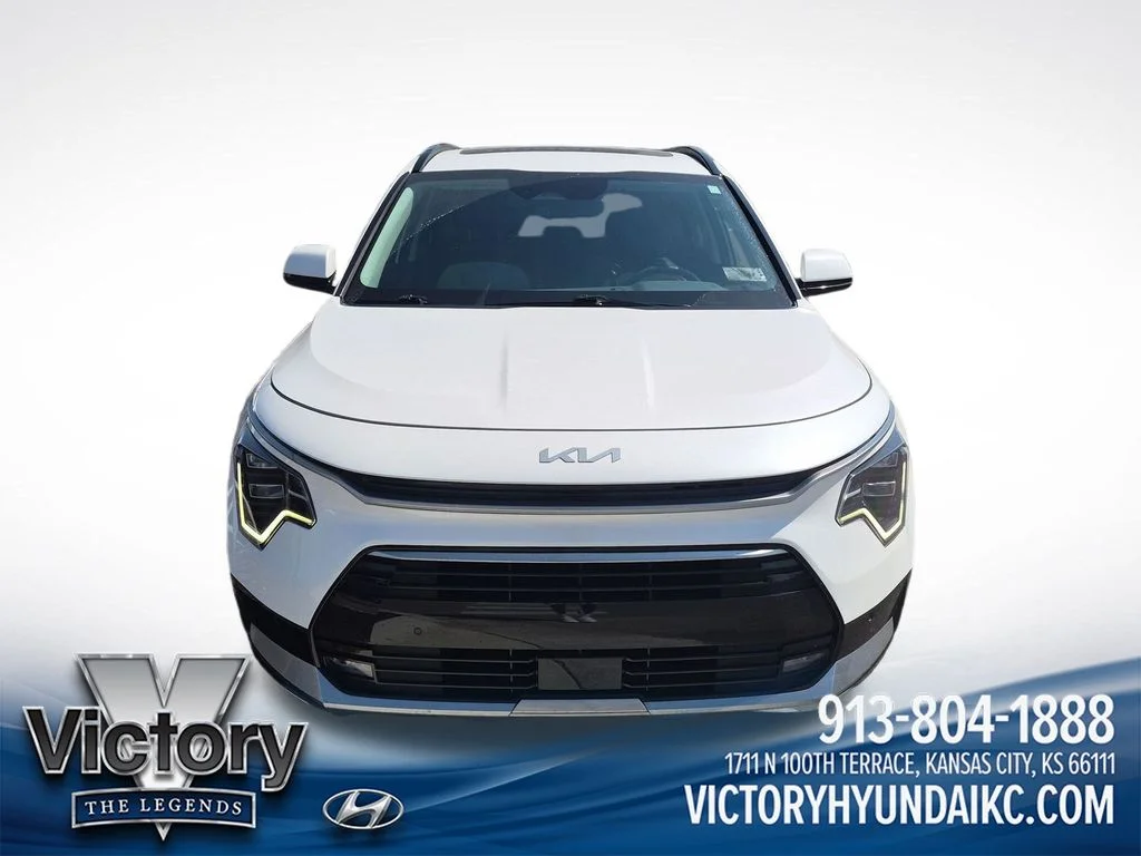 Used 2023 White Kia SX Touring image 8