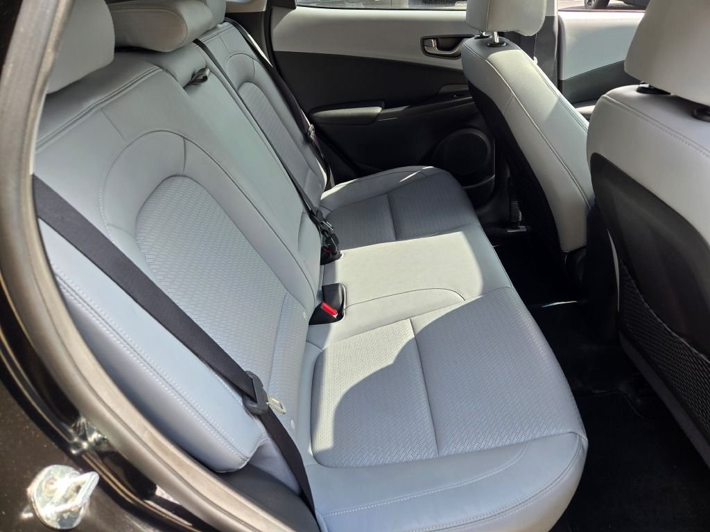 Used 2021 Ultra Black Hyundai Limited image 9