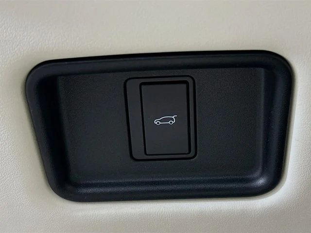 Certified Used 2025 Santorini Black Land Rover SE image 33
