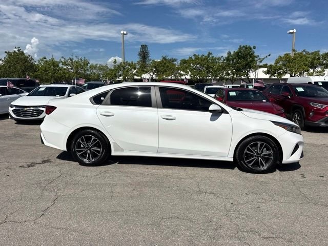 Used 2022 White Kia LXS image 2