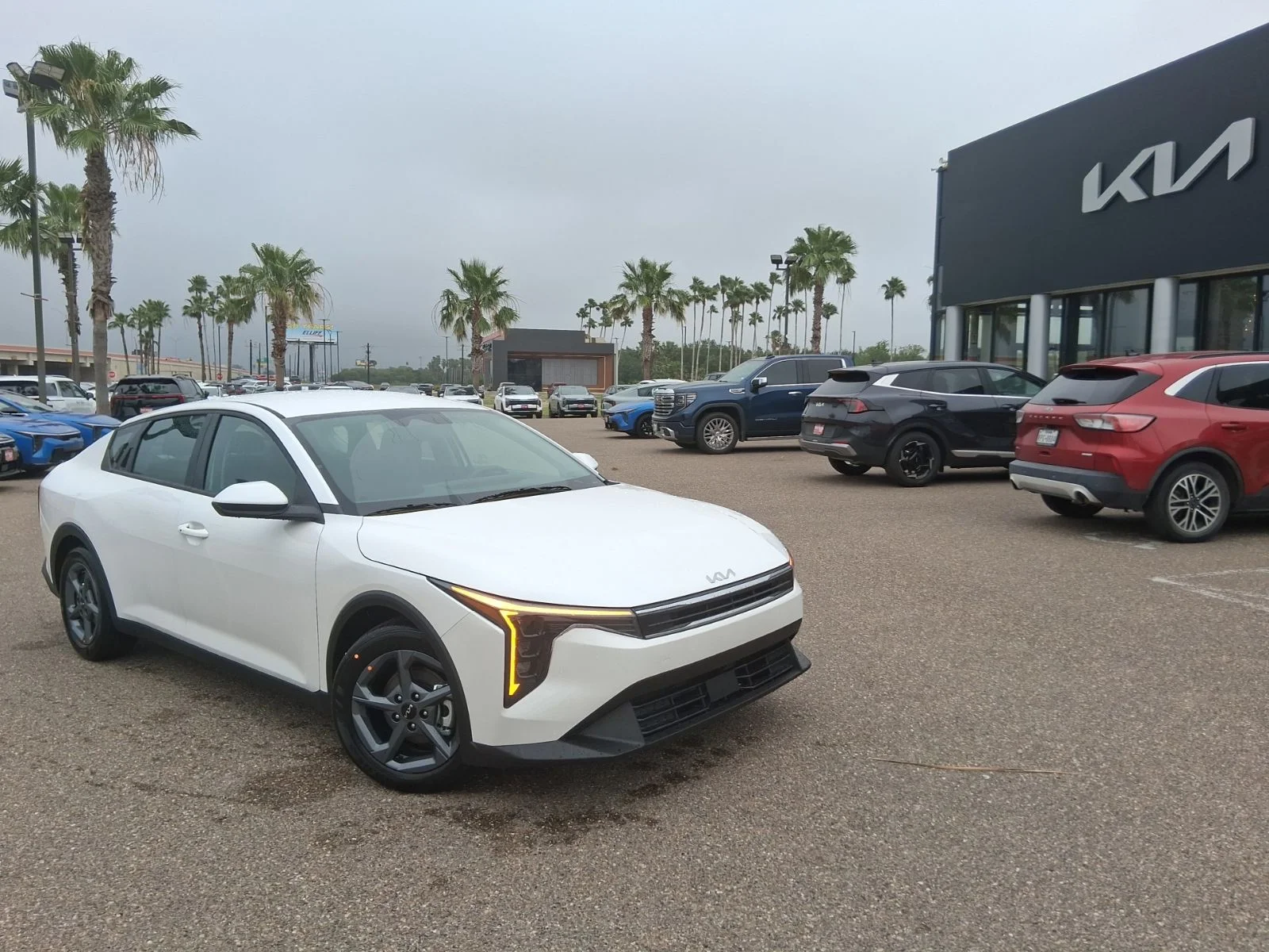 2026 Kia K4 LXS AT's photo