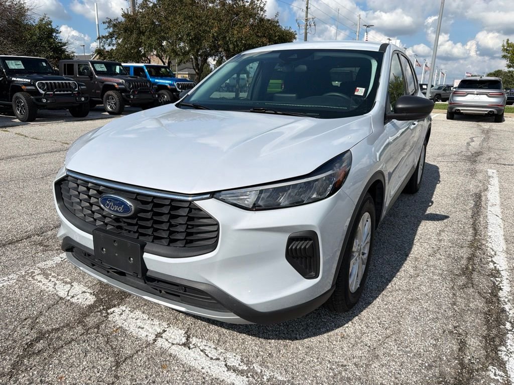 Used 2025 Silver Ford Active image 1