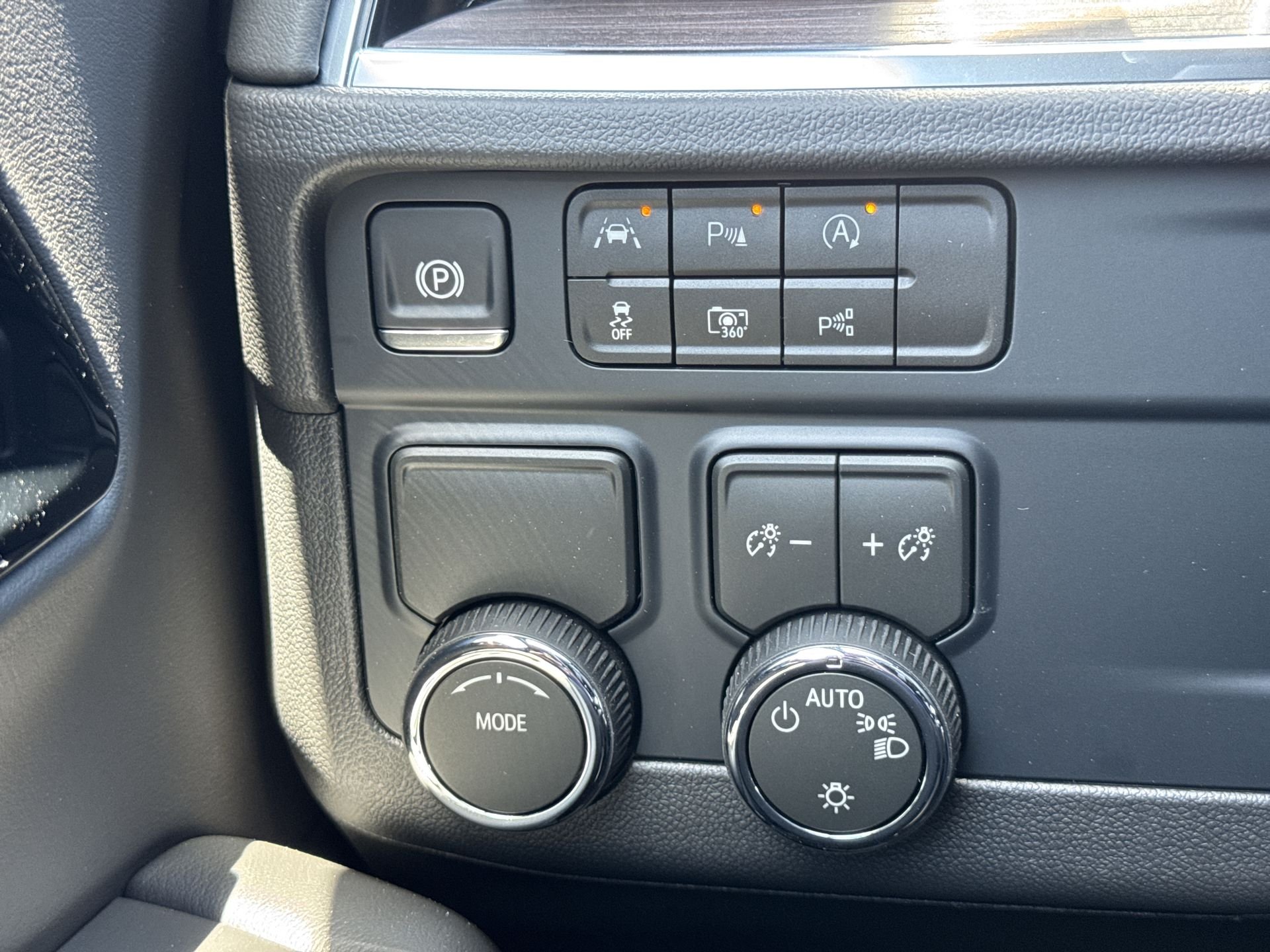 2026 Chevrolet Suburban LT - Photo 27